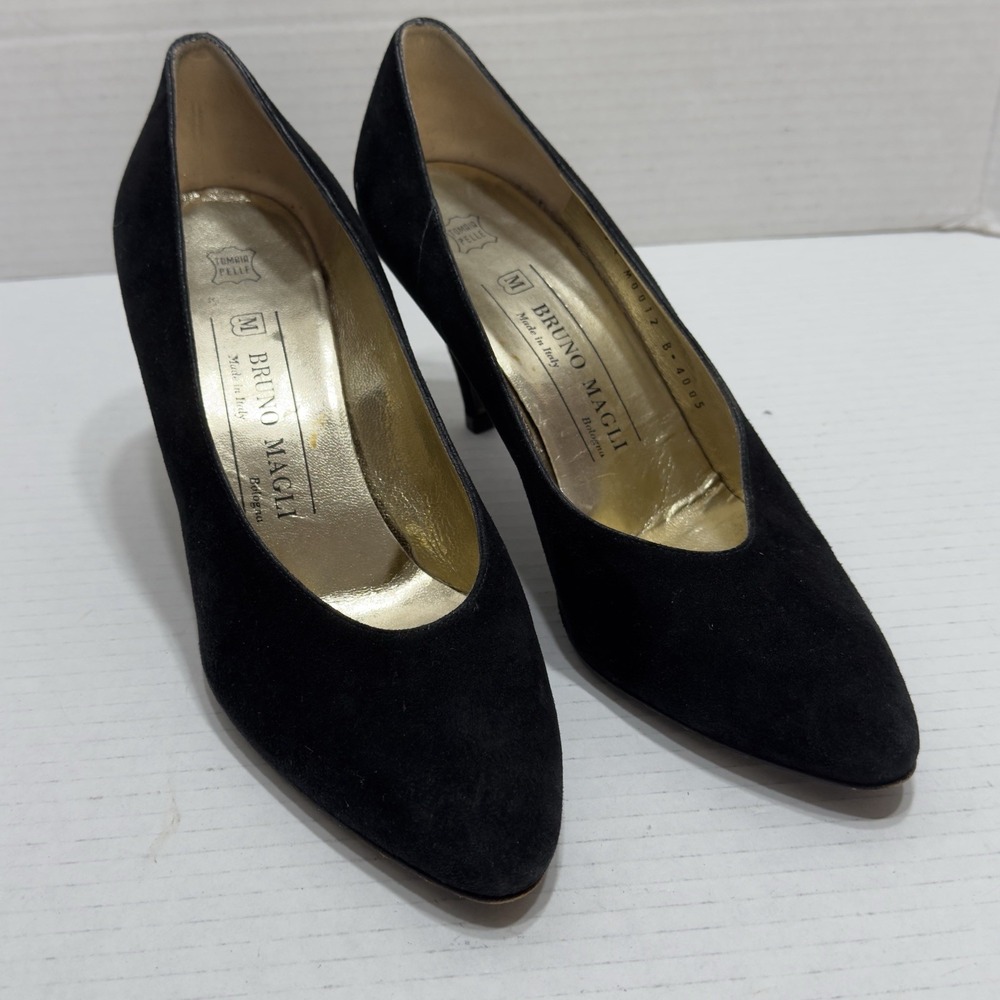 Vtg Bruno Magli  Suede Pumps Sz 7.5 Women Shoes Heels Classic Pointed Toe Italy